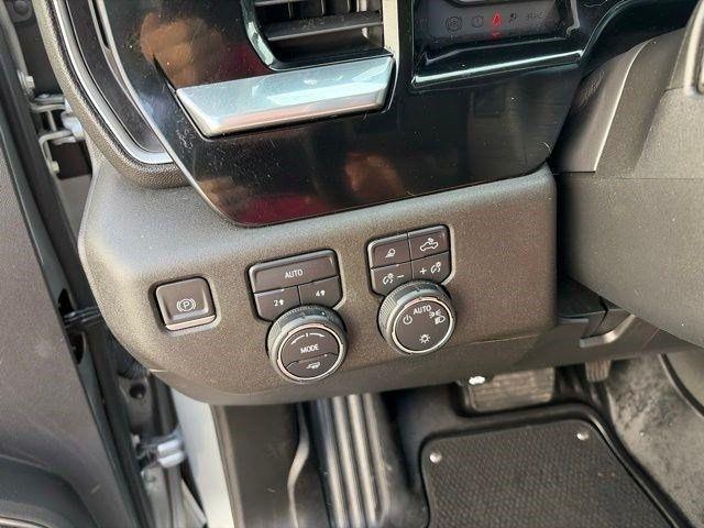 Chevrolet Silverado 1500 LT Crew Cab 4WD 2023