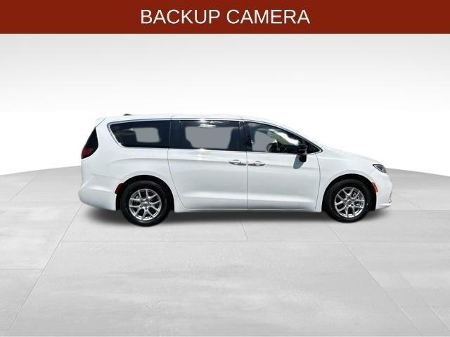 Chrysler Pacifica Touring L 2024