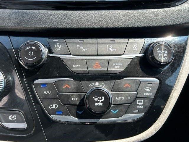 Chrysler Pacifica Touring L 2024