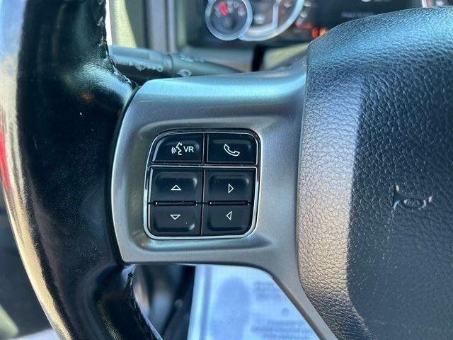 RAM 1500 Classic Warlock 4x4 Crew Cab 5'7" Box 2022