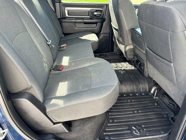 RAM 1500 Classic Warlock 4x4 Crew Cab 5'7" Box 2022