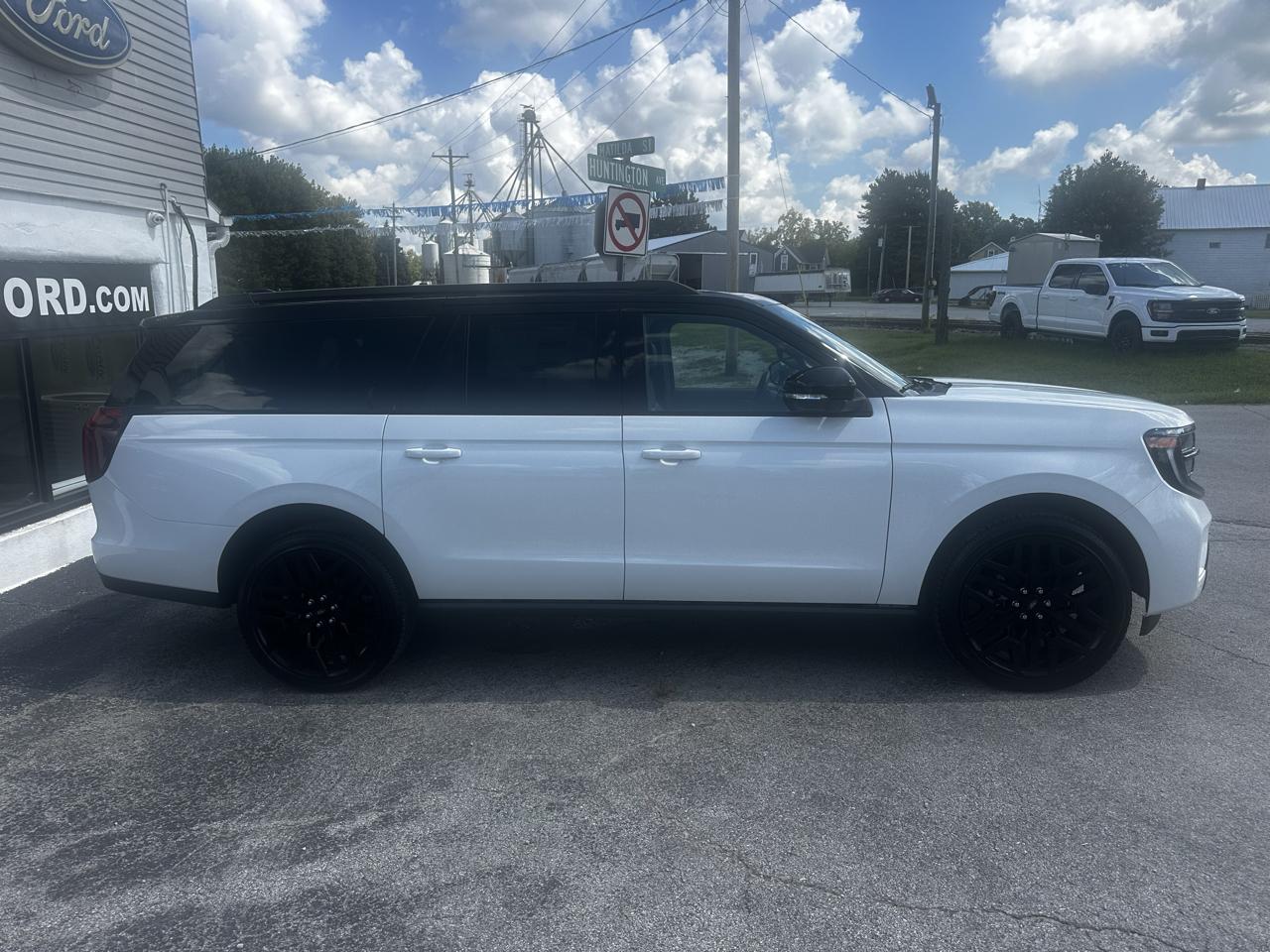 Ford Expedition MAX Platinum 4WD 2027