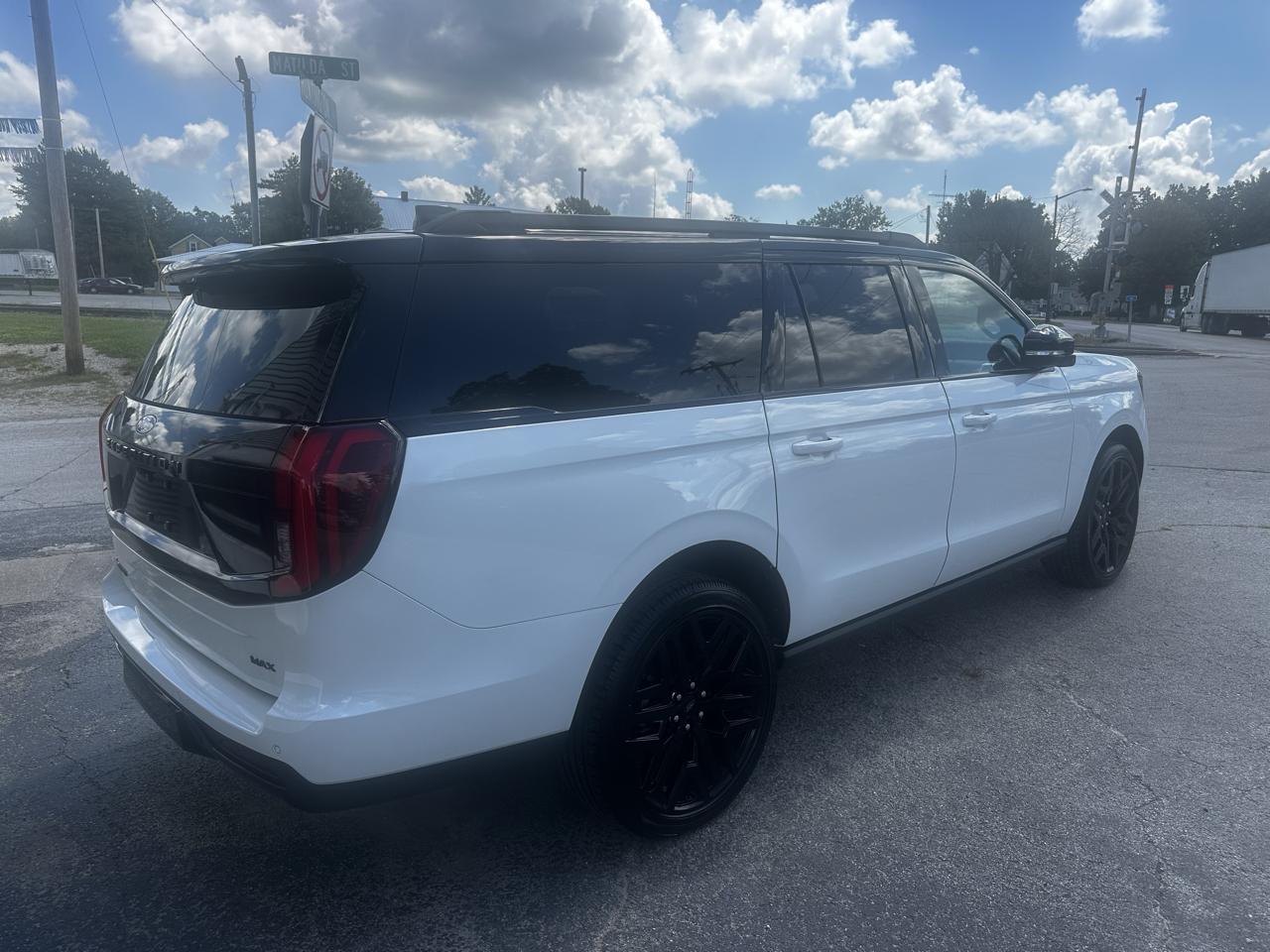 Ford Expedition MAX Platinum 4WD 2027