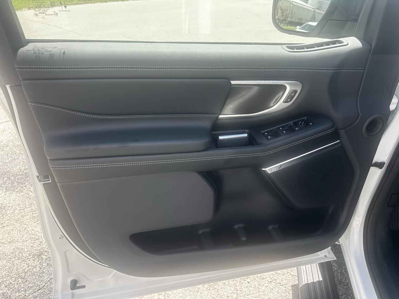 Ford Expedition MAX Platinum 4WD 2027
