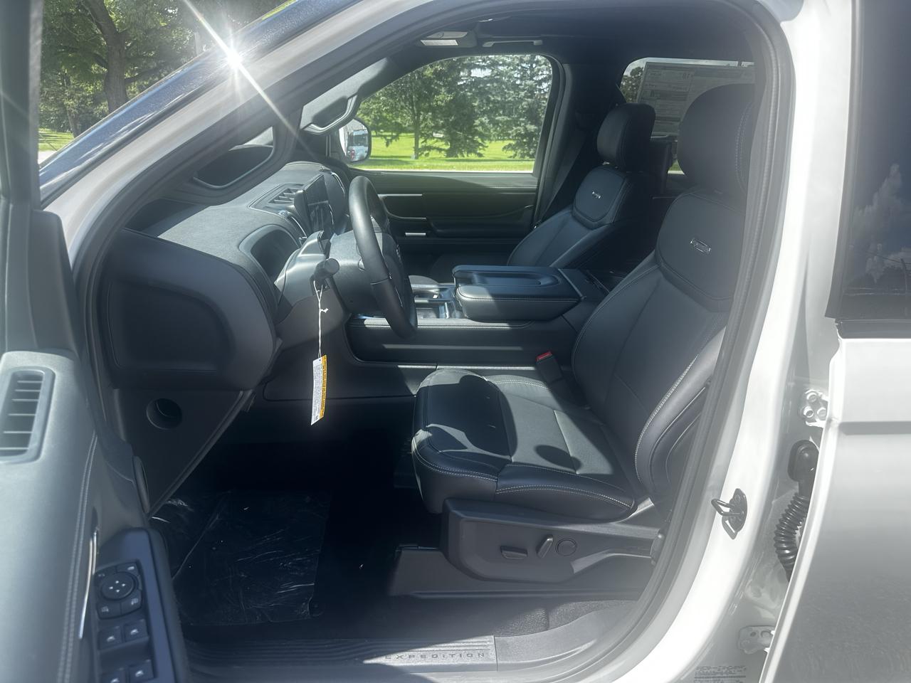 Ford Expedition MAX Platinum 4WD 2027