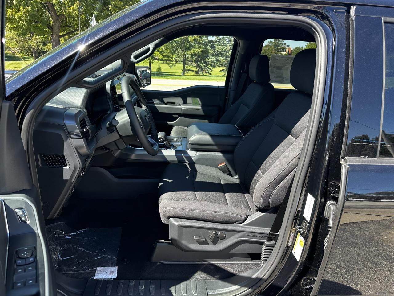 Ford F-150 XLT SuperCrew 4WD 2026