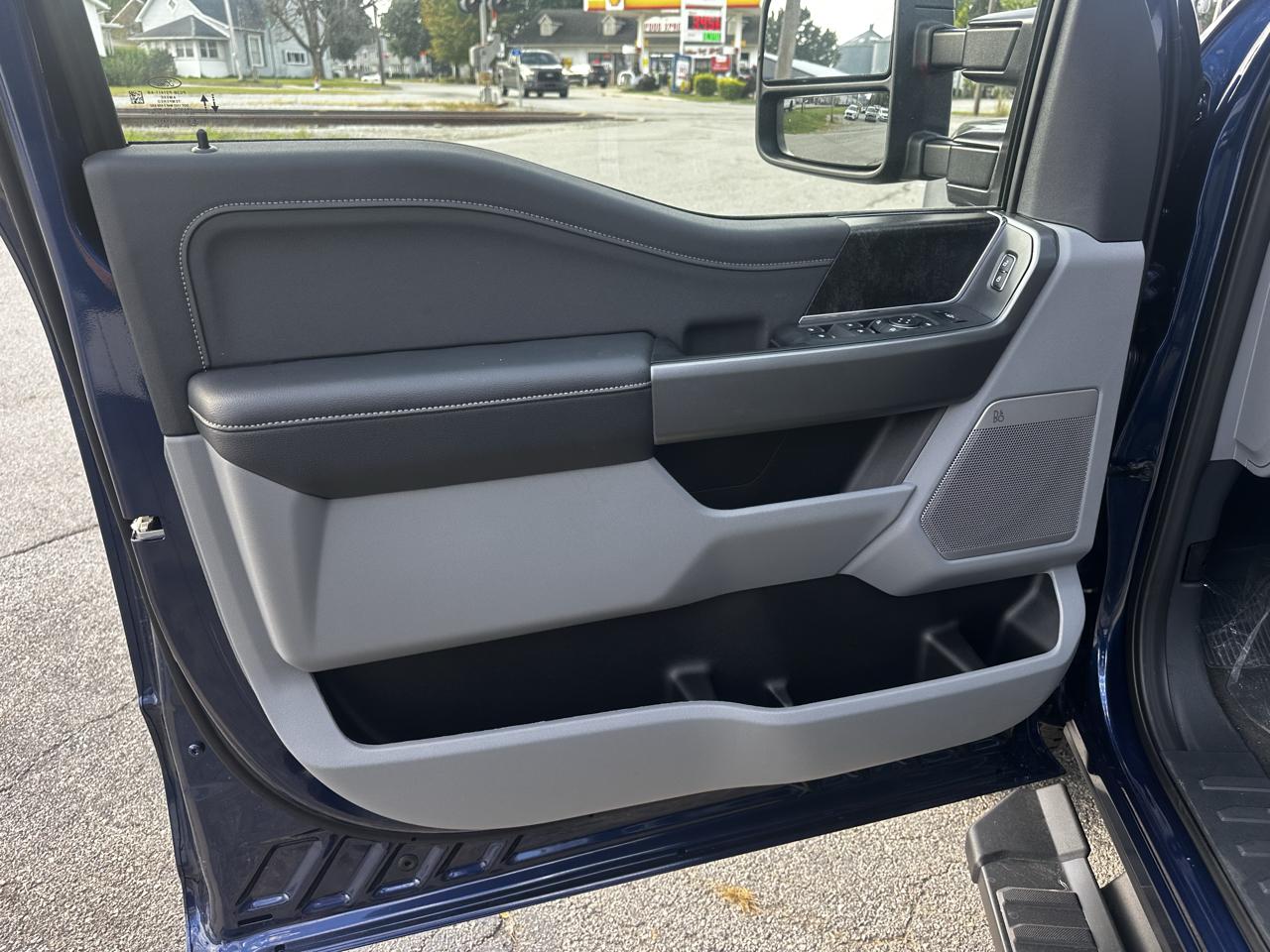 Ford F-250 SD XLT Crew Cab 4WD 2027