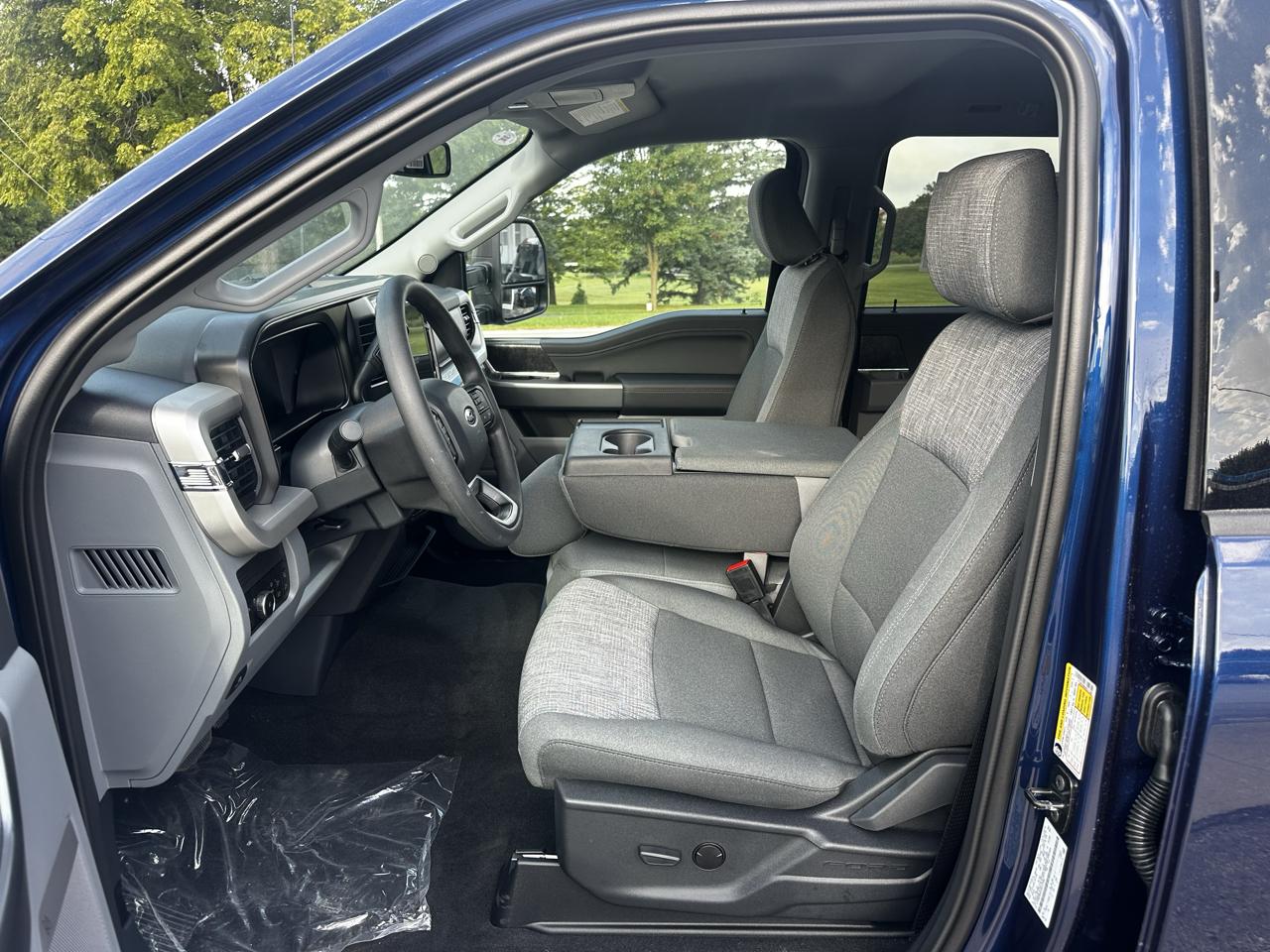 Ford F-250 SD XLT Crew Cab 4WD 2027