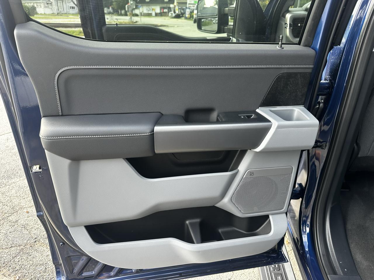 Ford F-250 SD XLT Crew Cab 4WD 2027