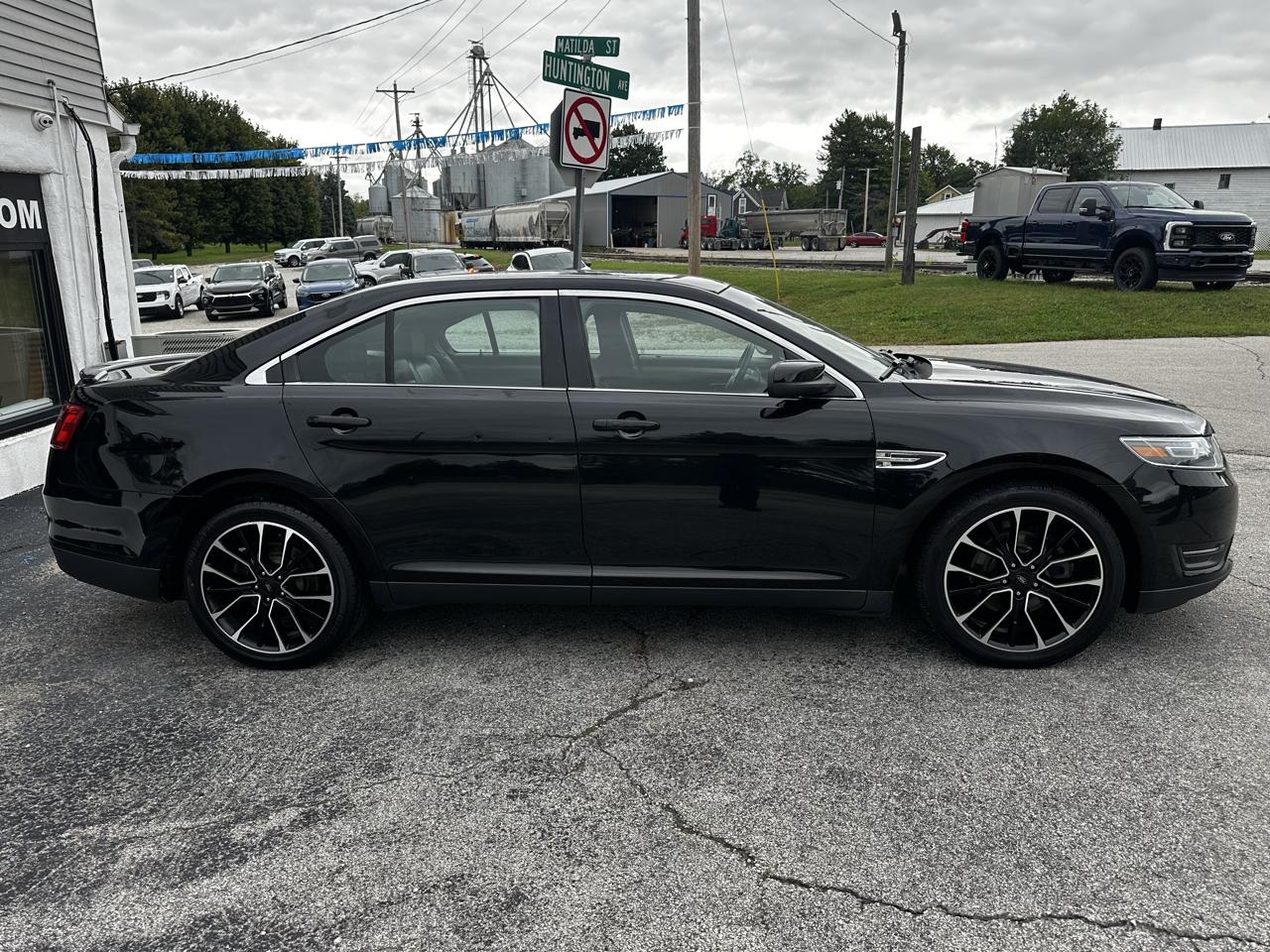 Ford Taurus SEL FWD 2018