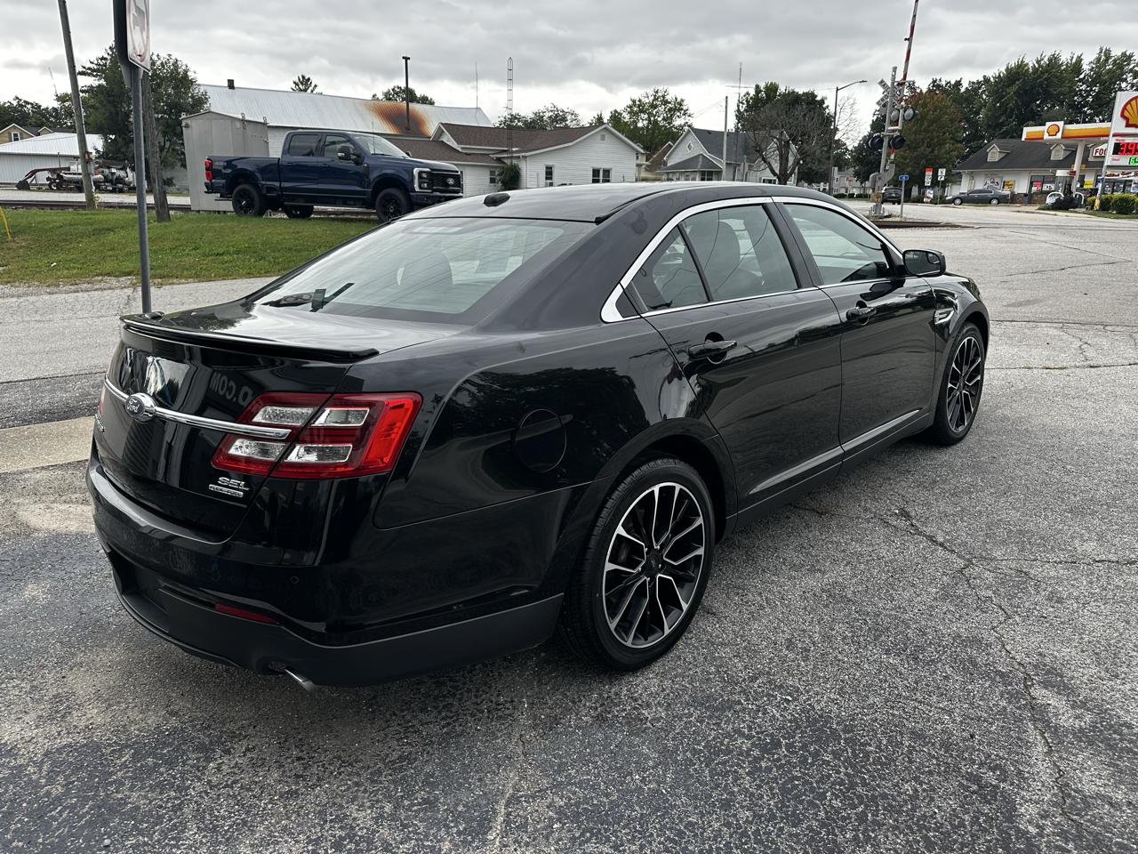 Ford Taurus SEL FWD 2018