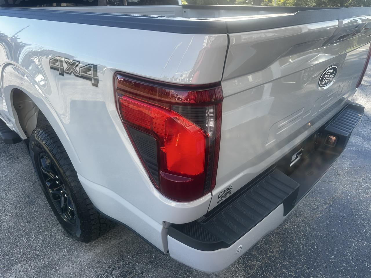 Ford F-150 XLT SuperCrew 4WD 2026