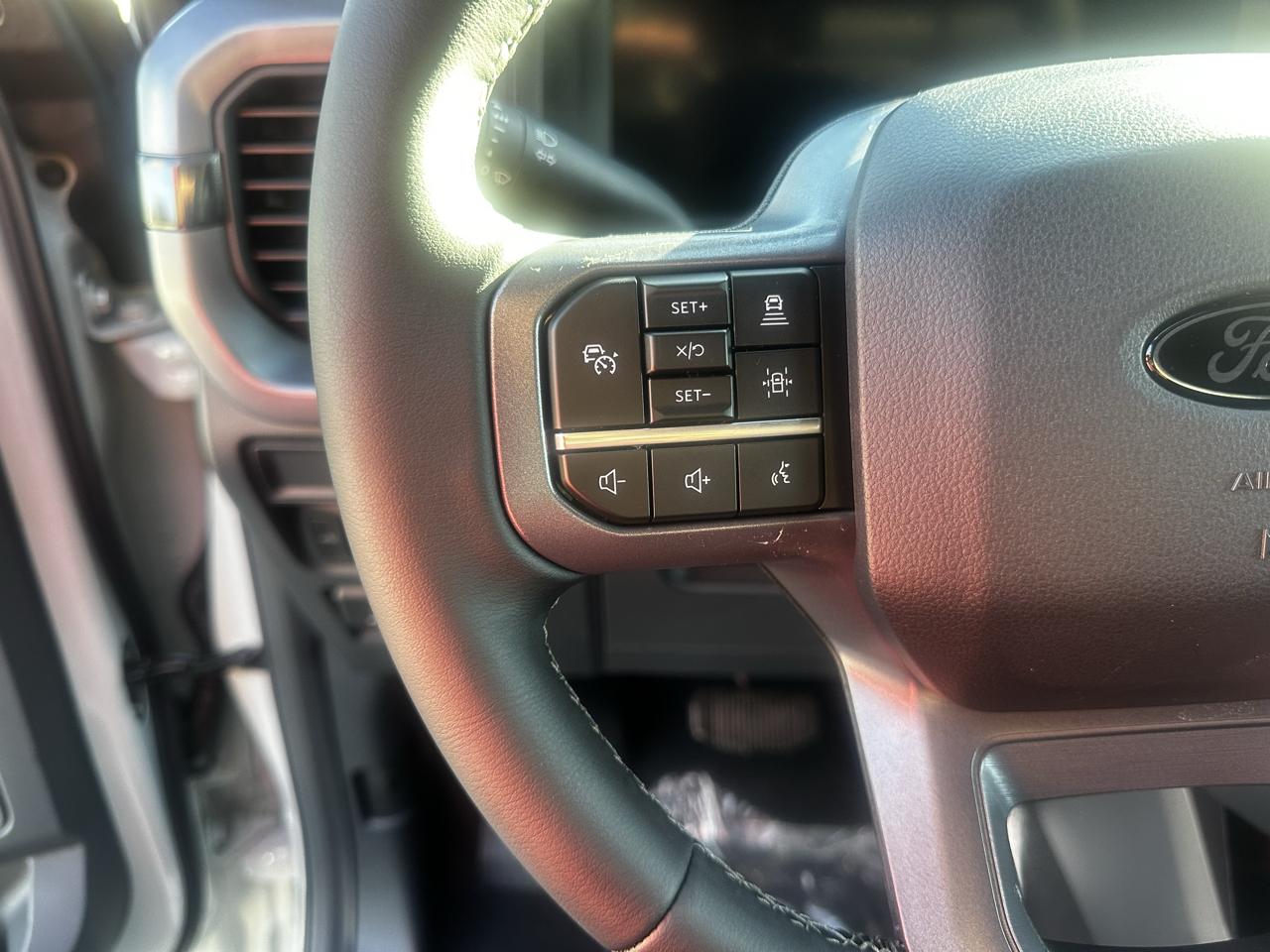 Ford F-150 XLT SuperCrew 4WD 2026