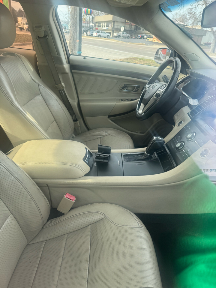 Ford Taurus Limited FWD 2014