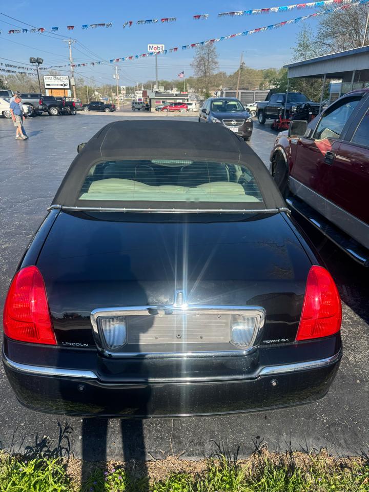 Lincoln Town Car Ultimate 2004