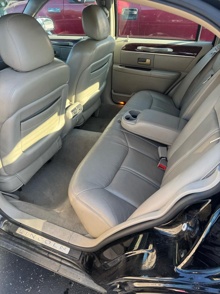 Lincoln Town Car Ultimate 2004
