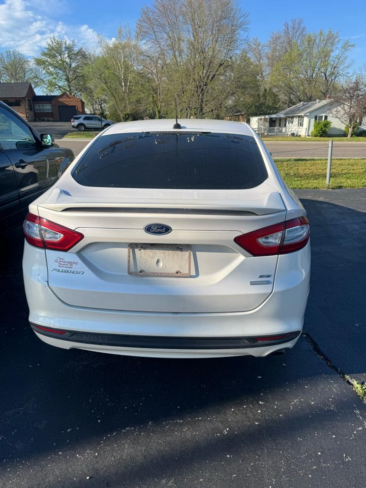 Ford Fusion SE 2016
