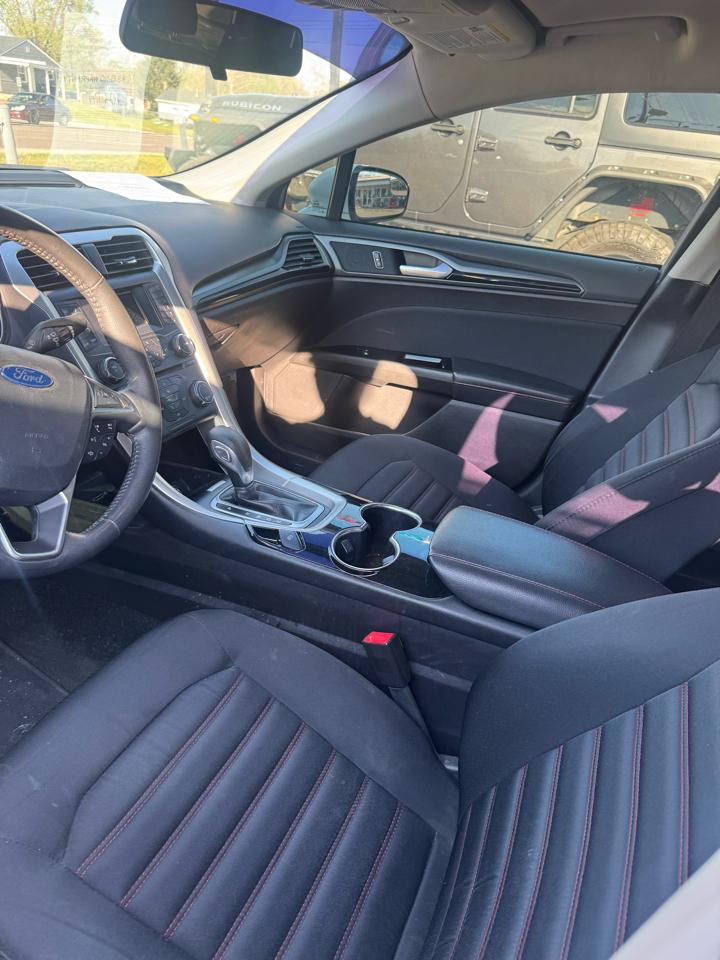 Ford Fusion SE 2016