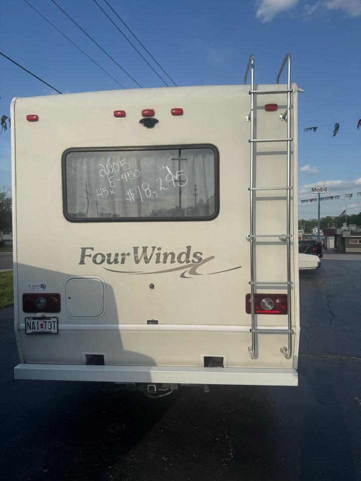 Ford Econoline E-450 2005