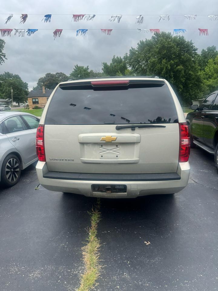 Chevrolet Suburban LS 1500 4WD 2013