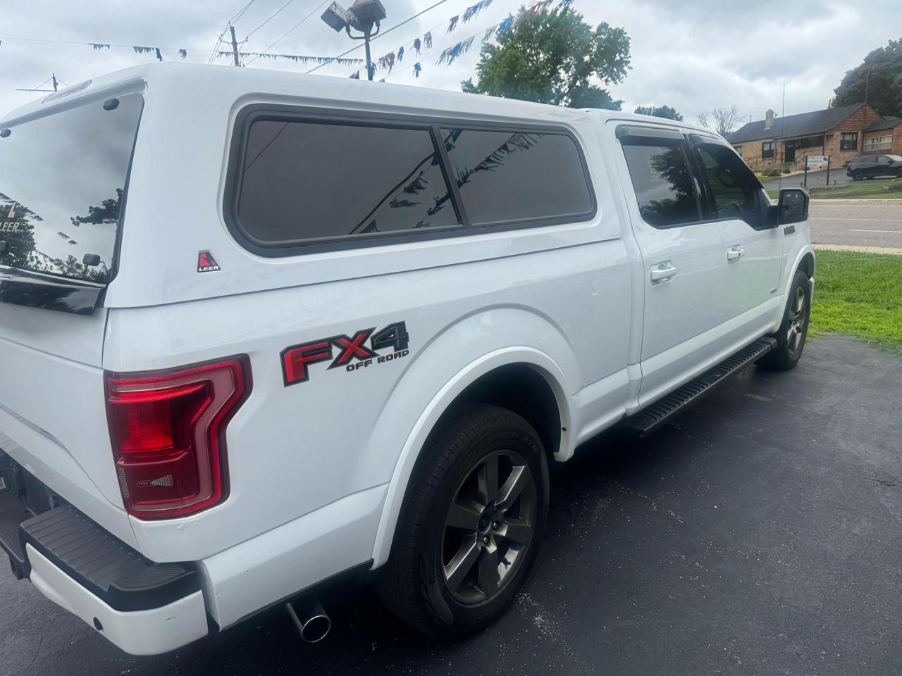Ford F-150 4WD SuperCrew 145" Lariat 2015