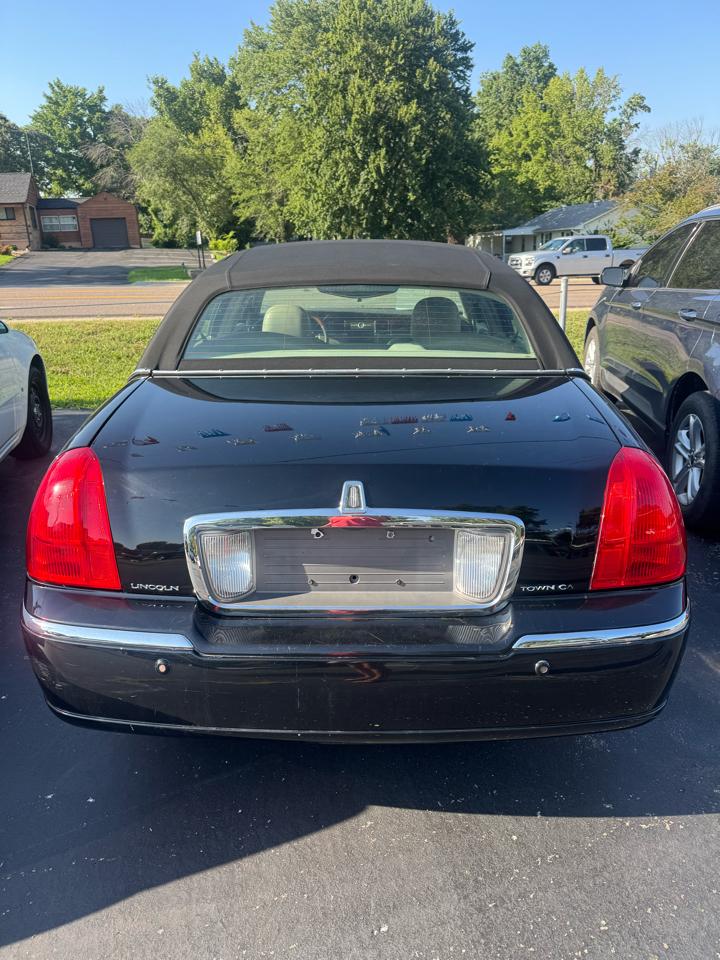 Lincoln Town Car Ultimate 2004