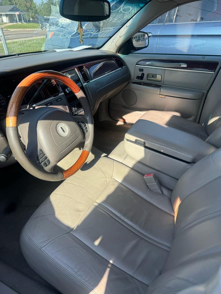 Lincoln Town Car Ultimate 2004