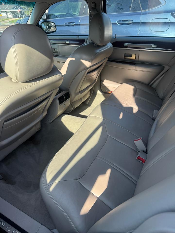 Lincoln Town Car Ultimate 2004