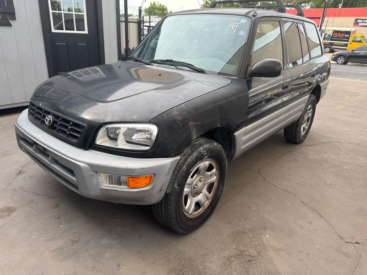 2000 Toyota RAV4 4-Door 2WD