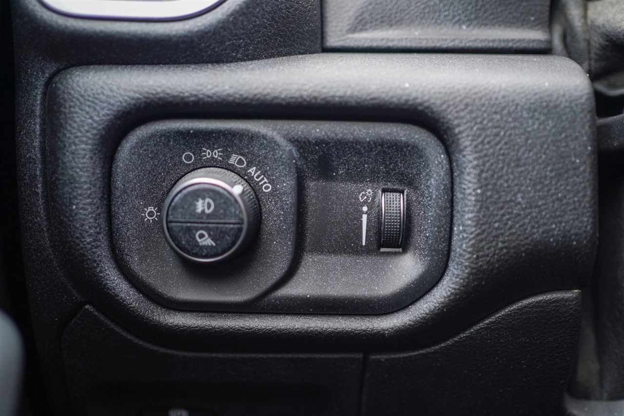 RAM 1500 Big Horn Crew Cab SWB 4WD 2021