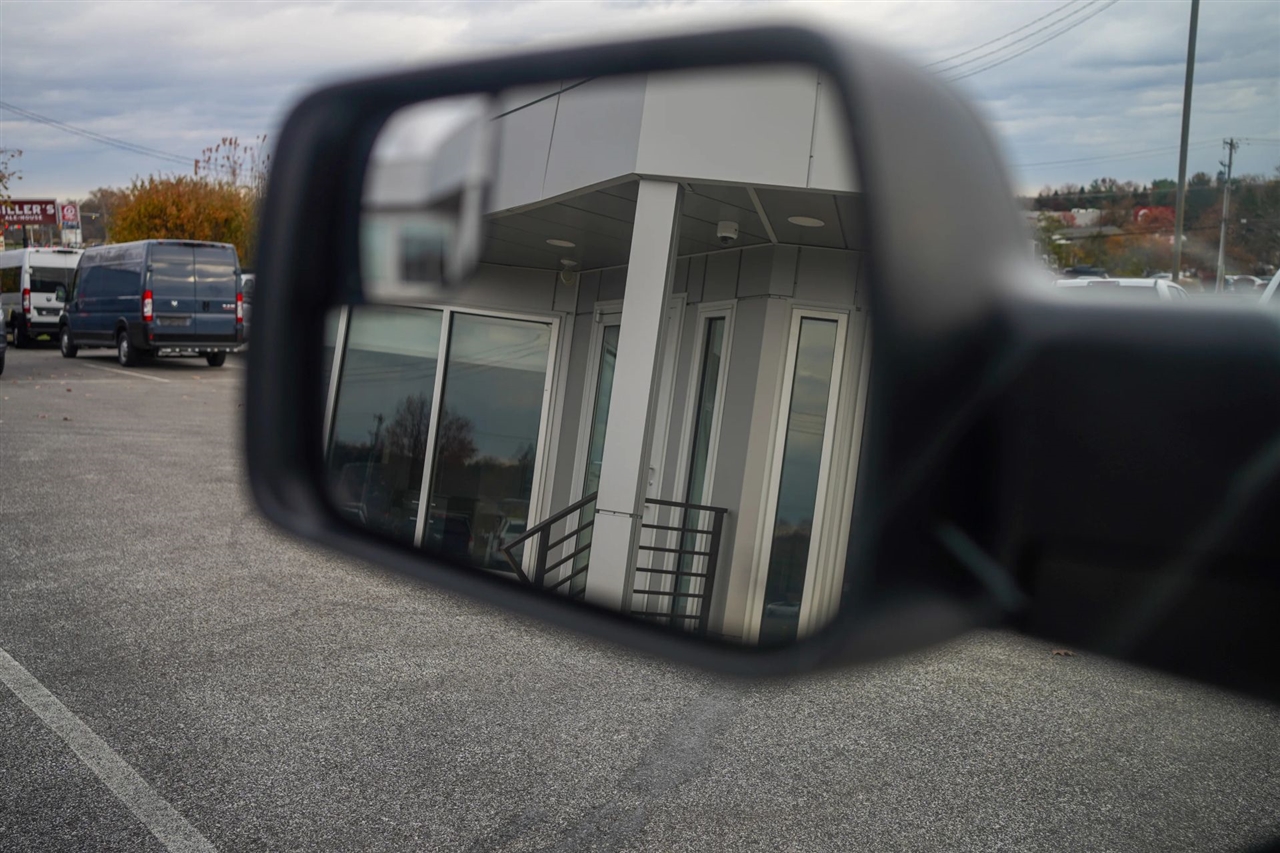 RAM 1500 Big Horn Crew Cab SWB 4WD 2021