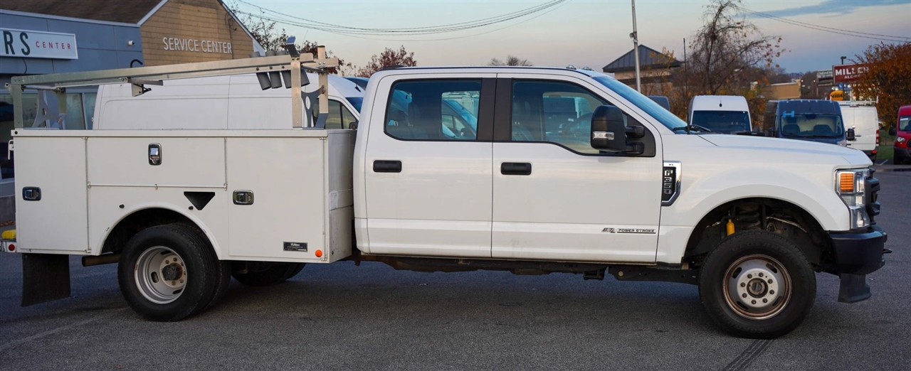 Ford F-350 SD XL Crew Cab Long Bed DRW 4WD 2022