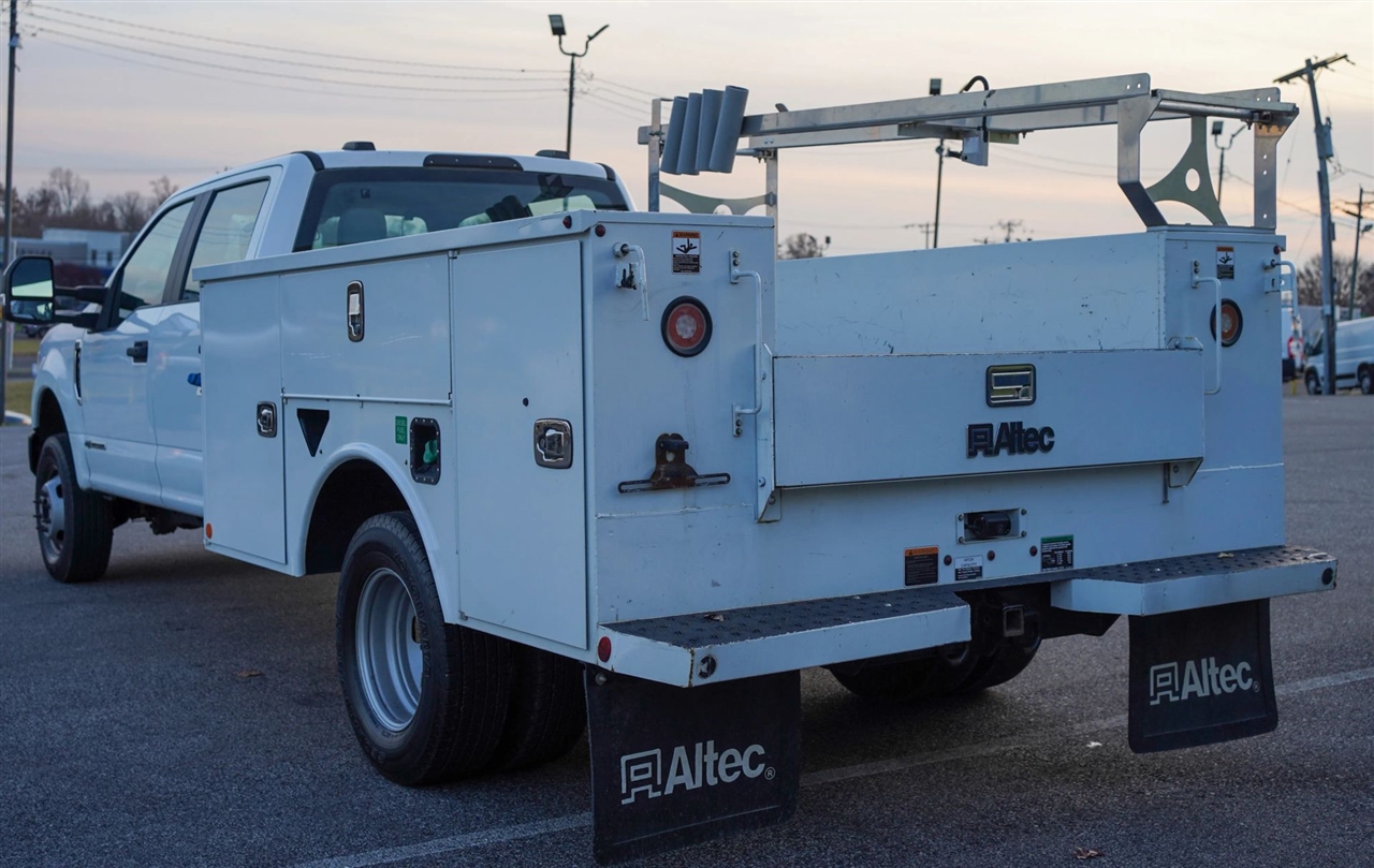 Ford F-350 SD XL Crew Cab Long Bed DRW 4WD 2022