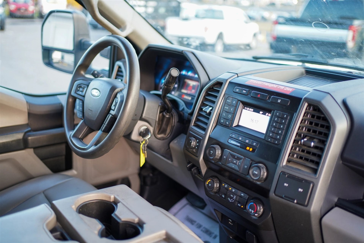 Ford F-350 SD XL Crew Cab Long Bed DRW 4WD 2022