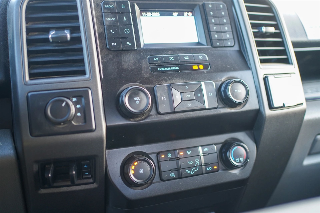 Ford F-350 SD XL Crew Cab Long Bed DRW 4WD 2022