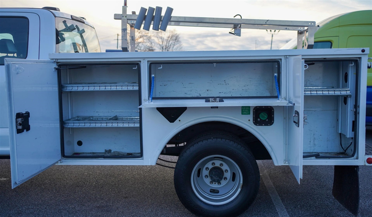 Ford F-350 SD XL Crew Cab Long Bed DRW 4WD 2022