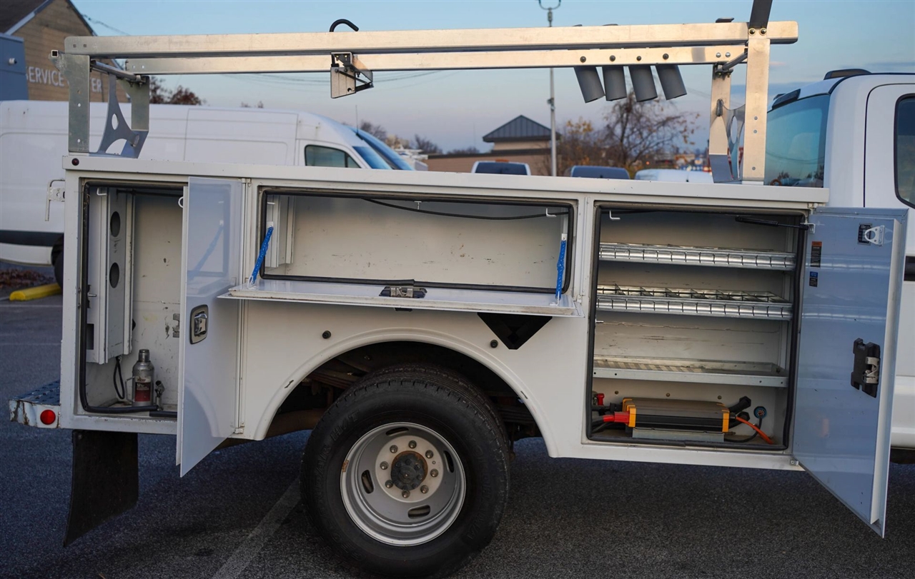 Ford F-350 SD XL Crew Cab Long Bed DRW 4WD 2022