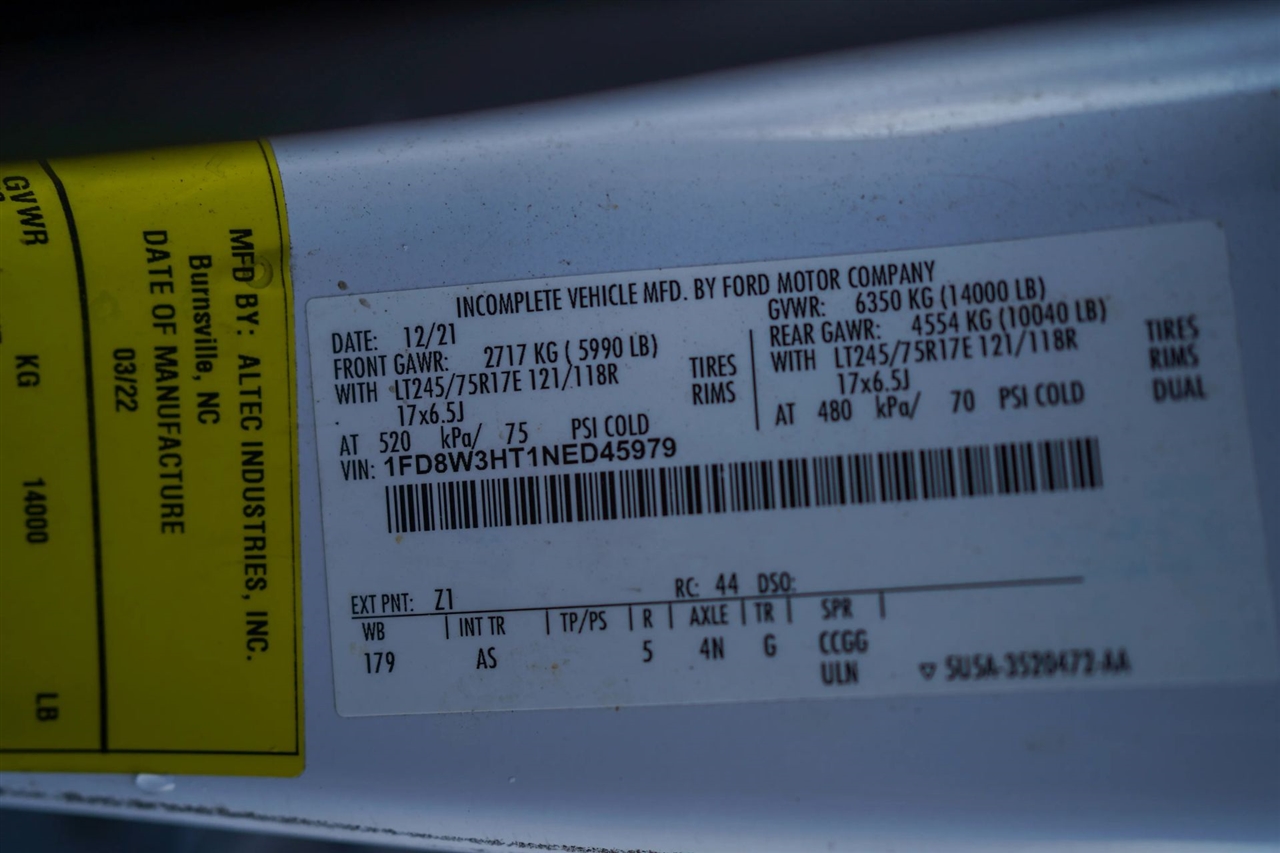 Ford F-350 SD XL Crew Cab Long Bed DRW 4WD 2022