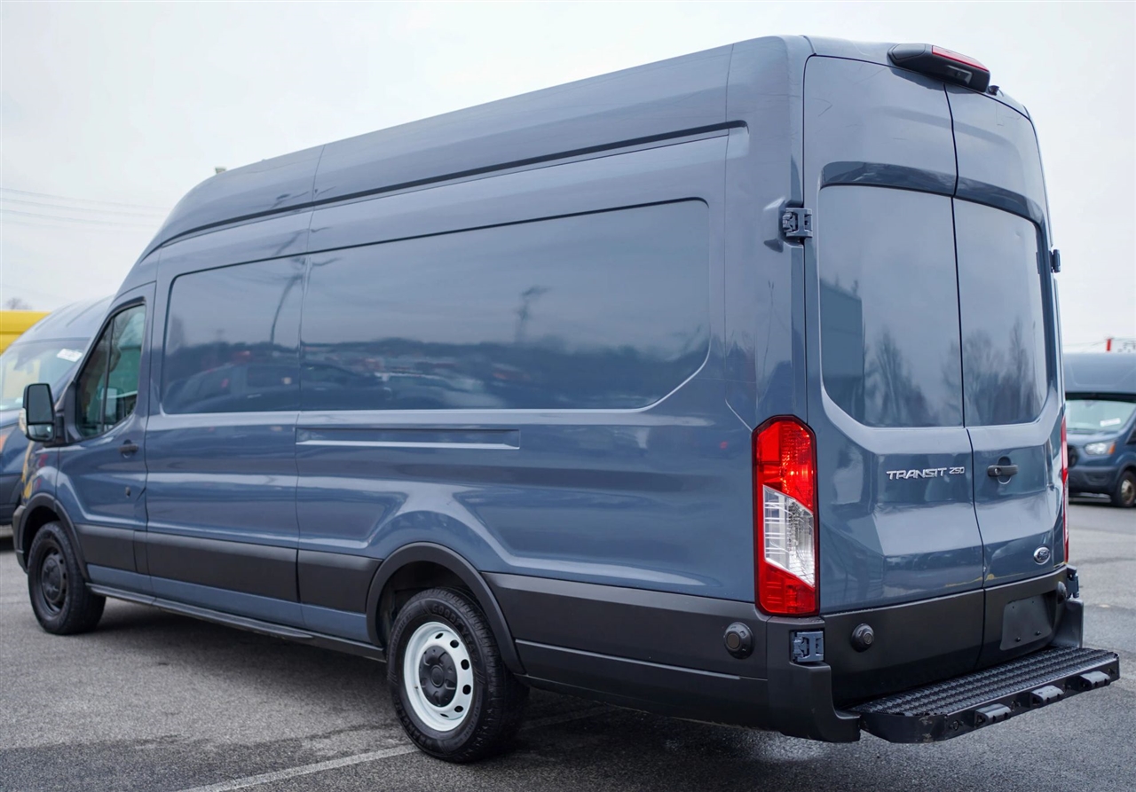 Ford Transit 250 Van High Roof w/Sliding Pass. 148-in. WB EL 2020