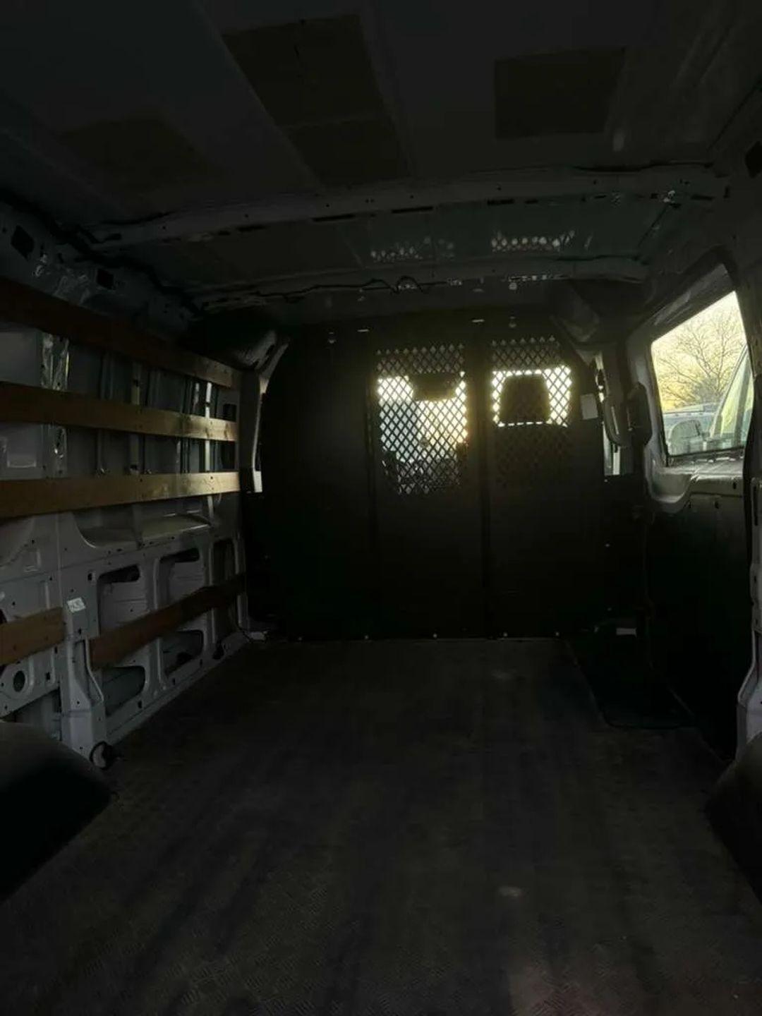 Ford Transit 250 Van Low Roof w/Sliding Pass. 130-in. WB 2017