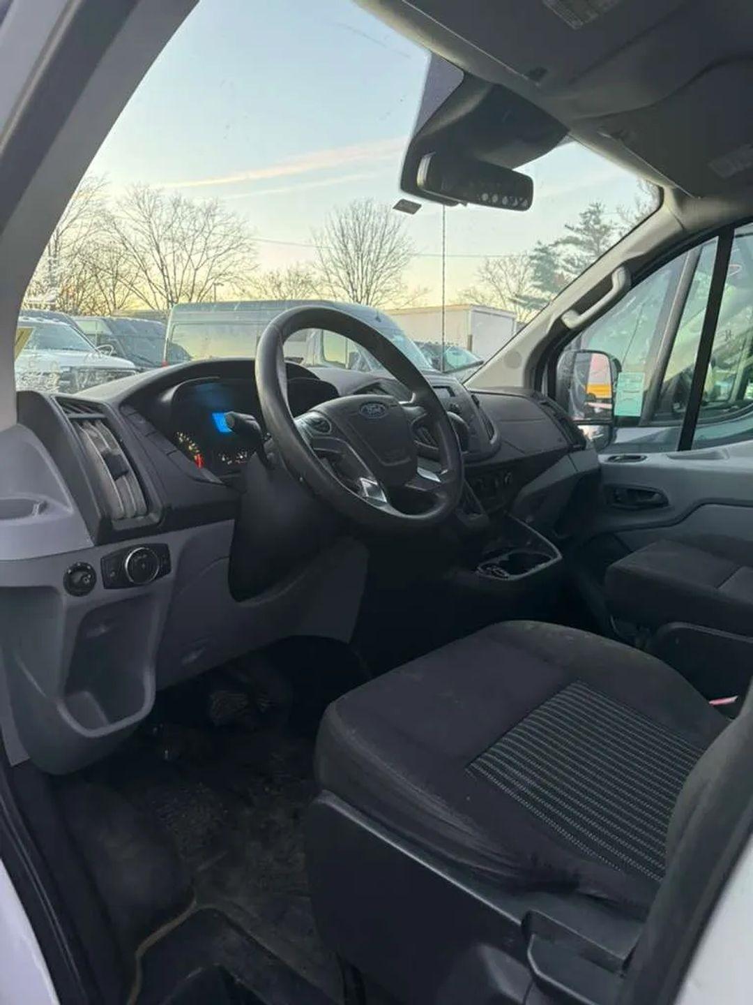 Ford Transit 250 Van Low Roof w/Sliding Pass. 130-in. WB 2017