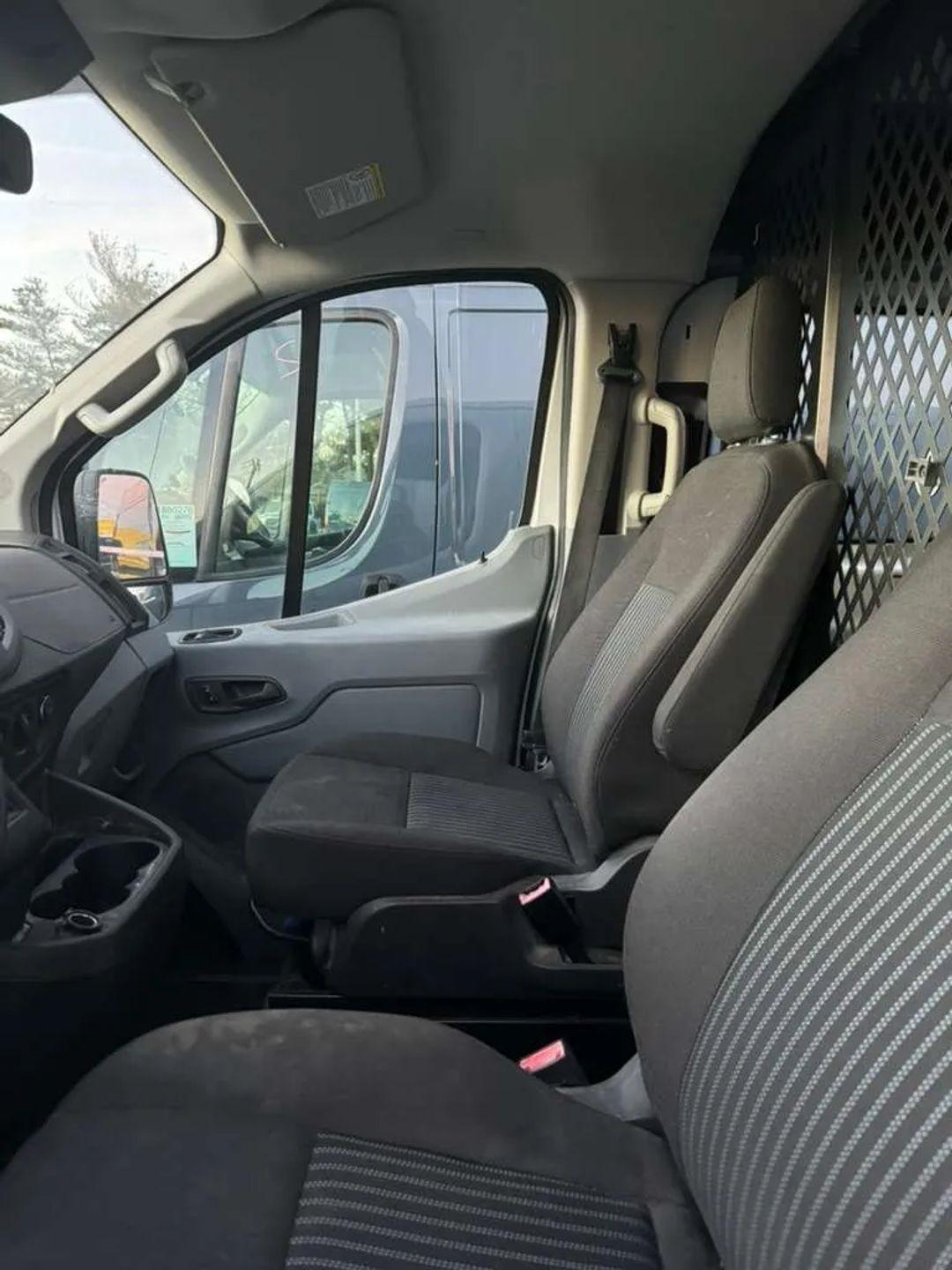 Ford Transit 250 Van Low Roof w/Sliding Pass. 130-in. WB 2017