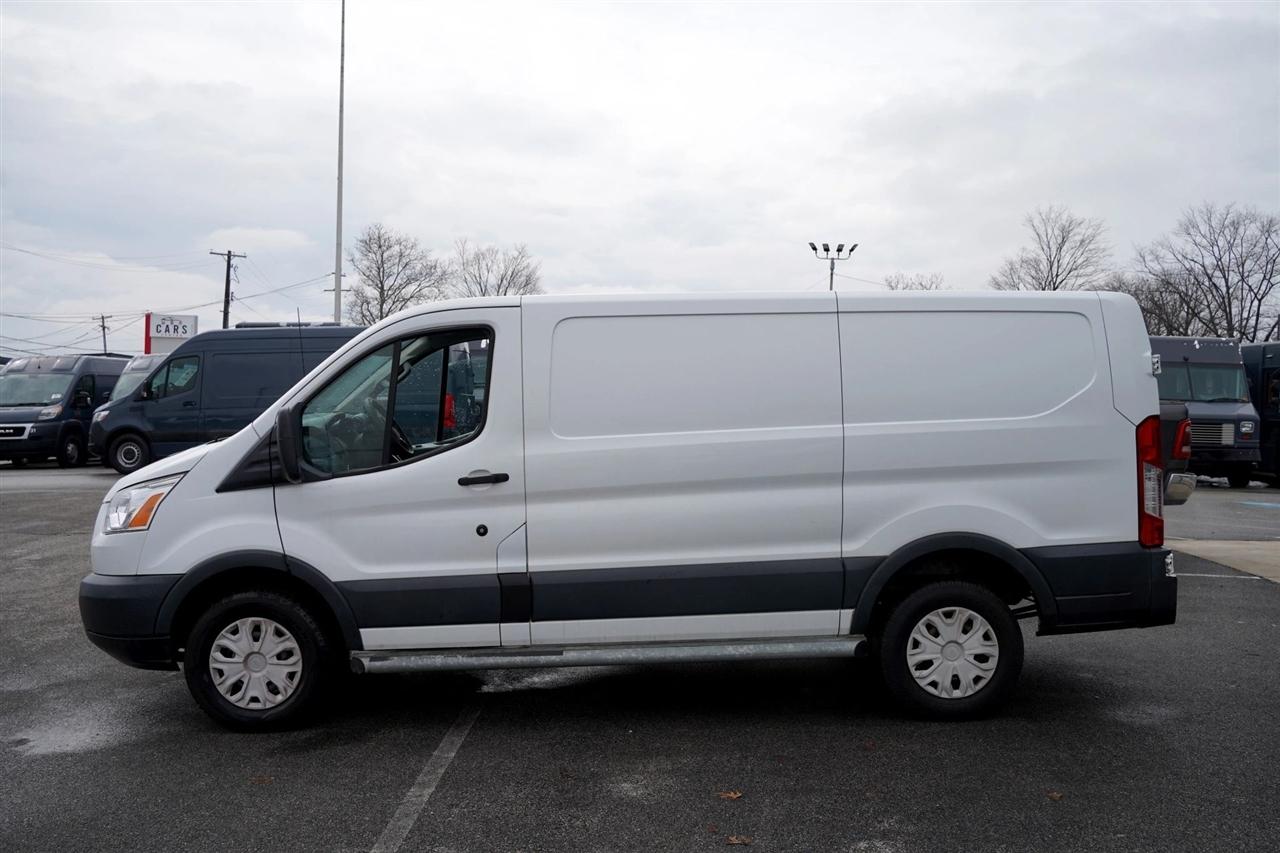 Ford Transit 250 Van Low Roof w/Sliding Pass. 130-in. WB 2017