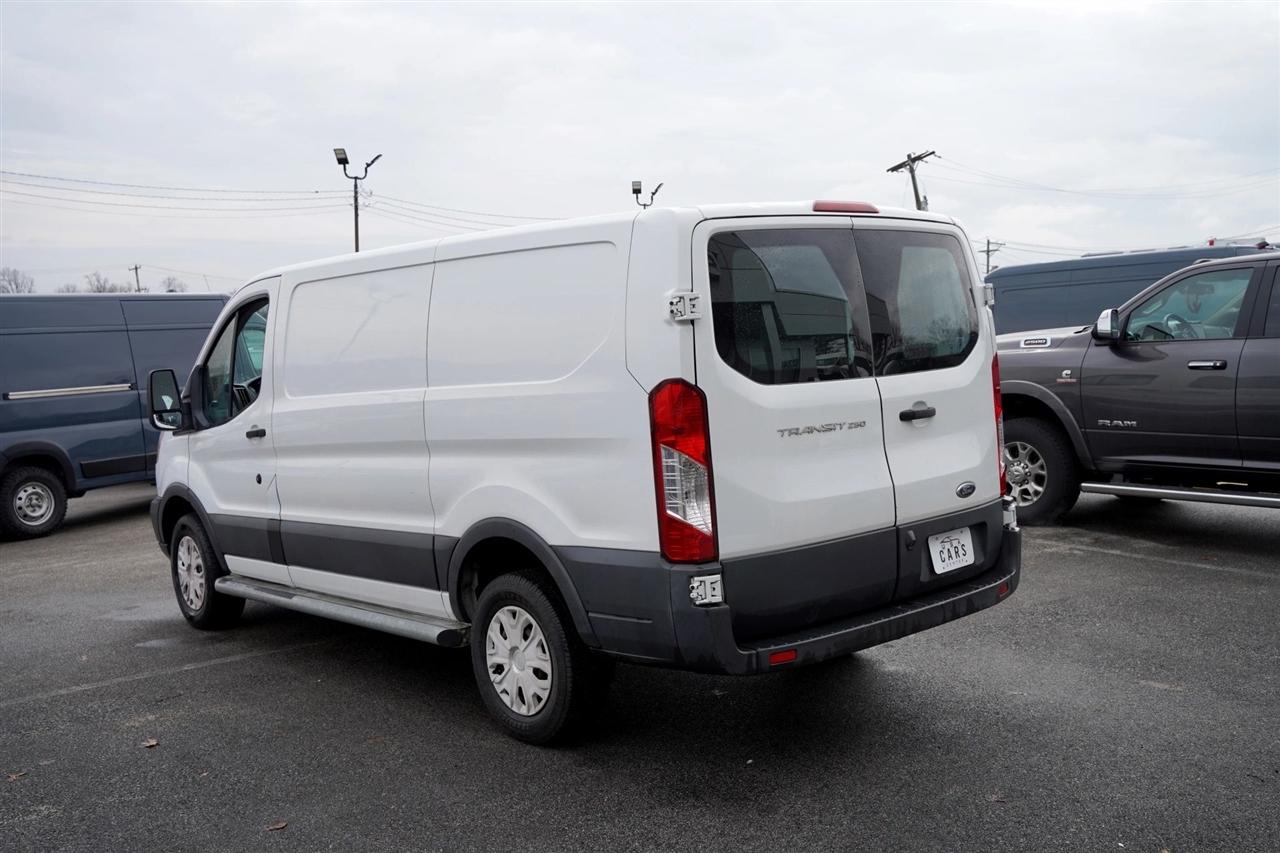 Ford Transit 250 Van Low Roof w/Sliding Pass. 130-in. WB 2017