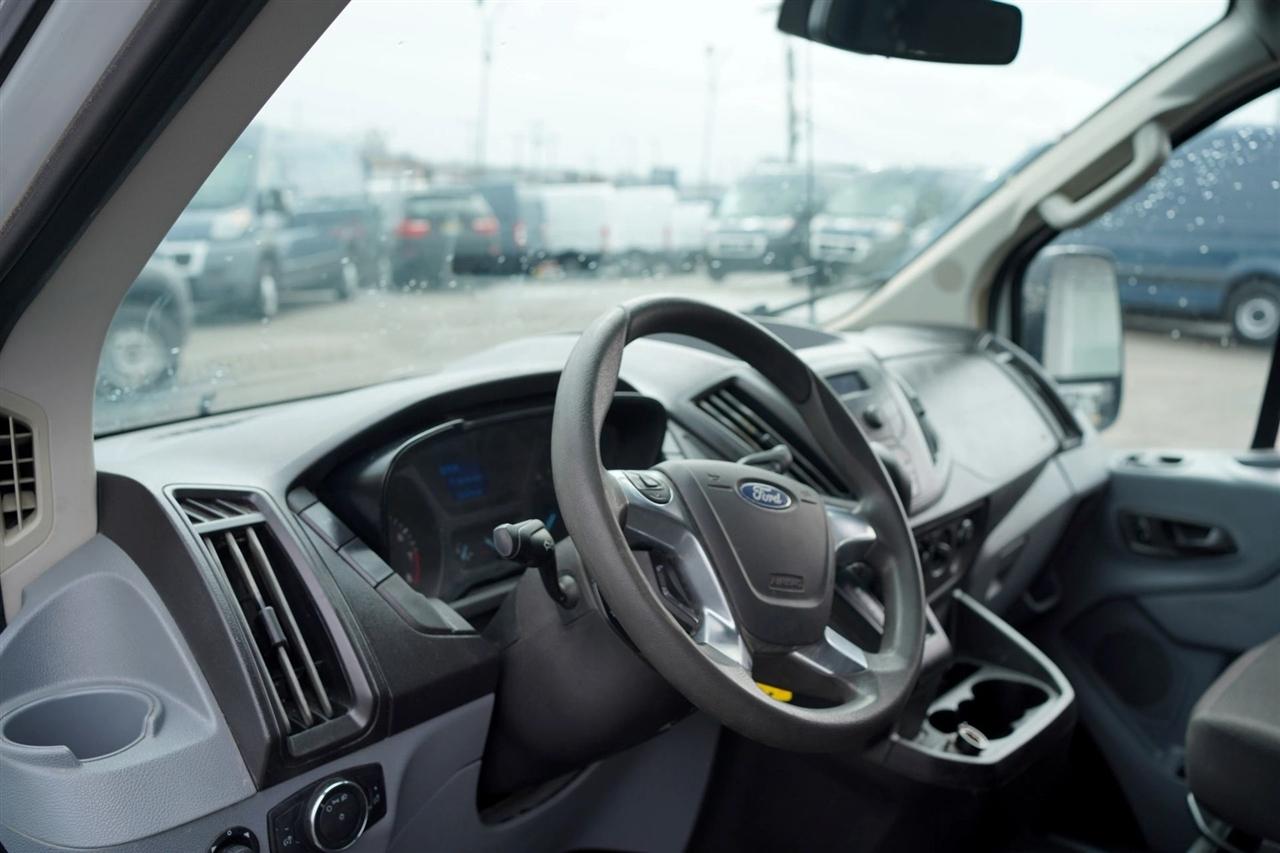 Ford Transit 250 Van Low Roof w/Sliding Pass. 130-in. WB 2017