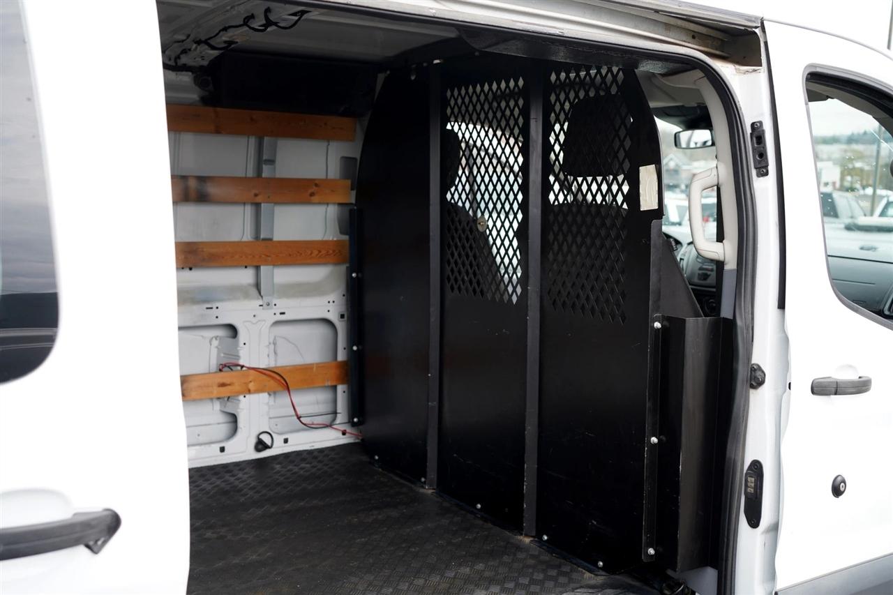 Ford Transit 250 Van Low Roof w/Sliding Pass. 130-in. WB 2017