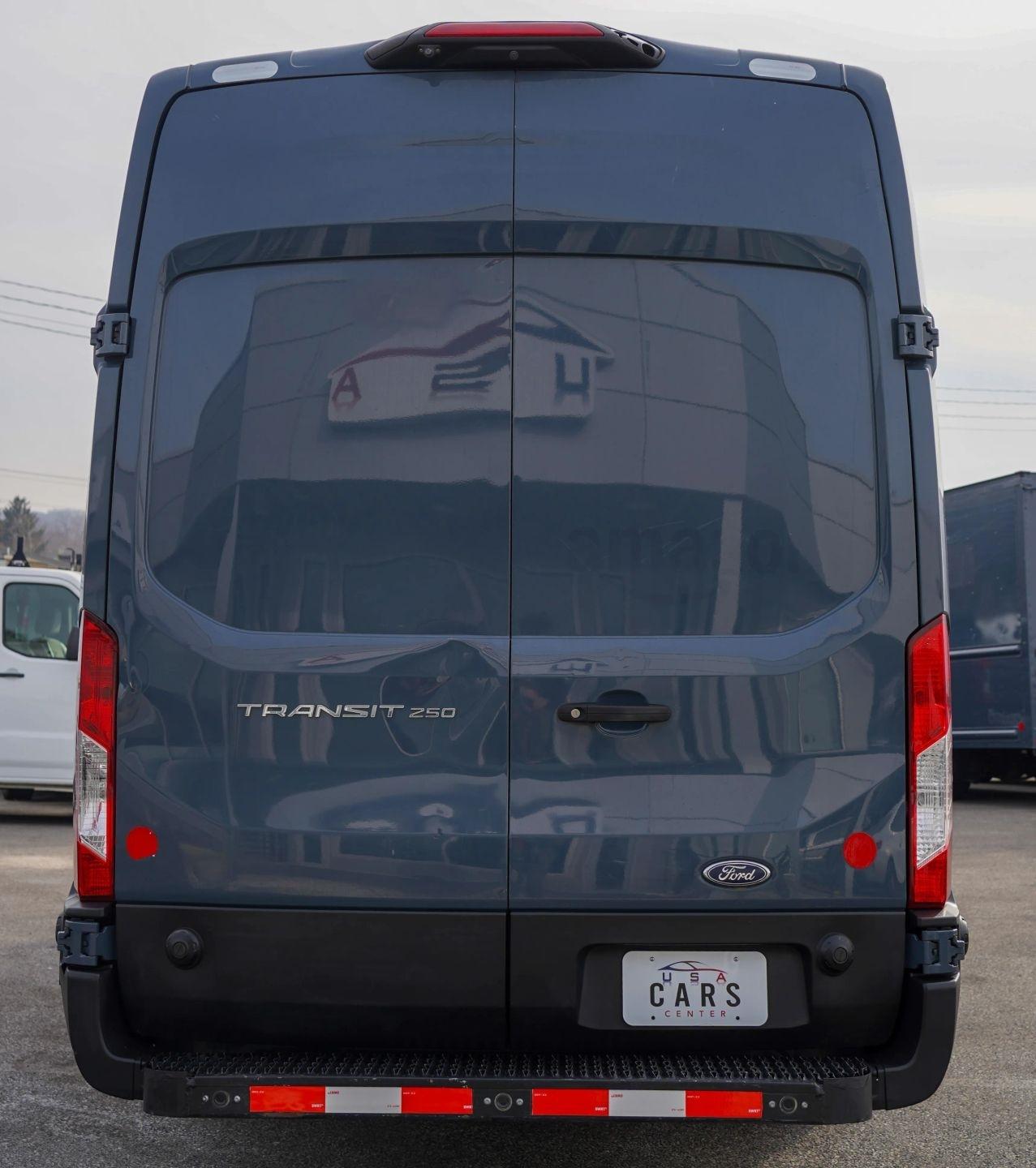 Ford Transit 250 Van High Roof w/Sliding Pass. 148-in. WB EL 2020