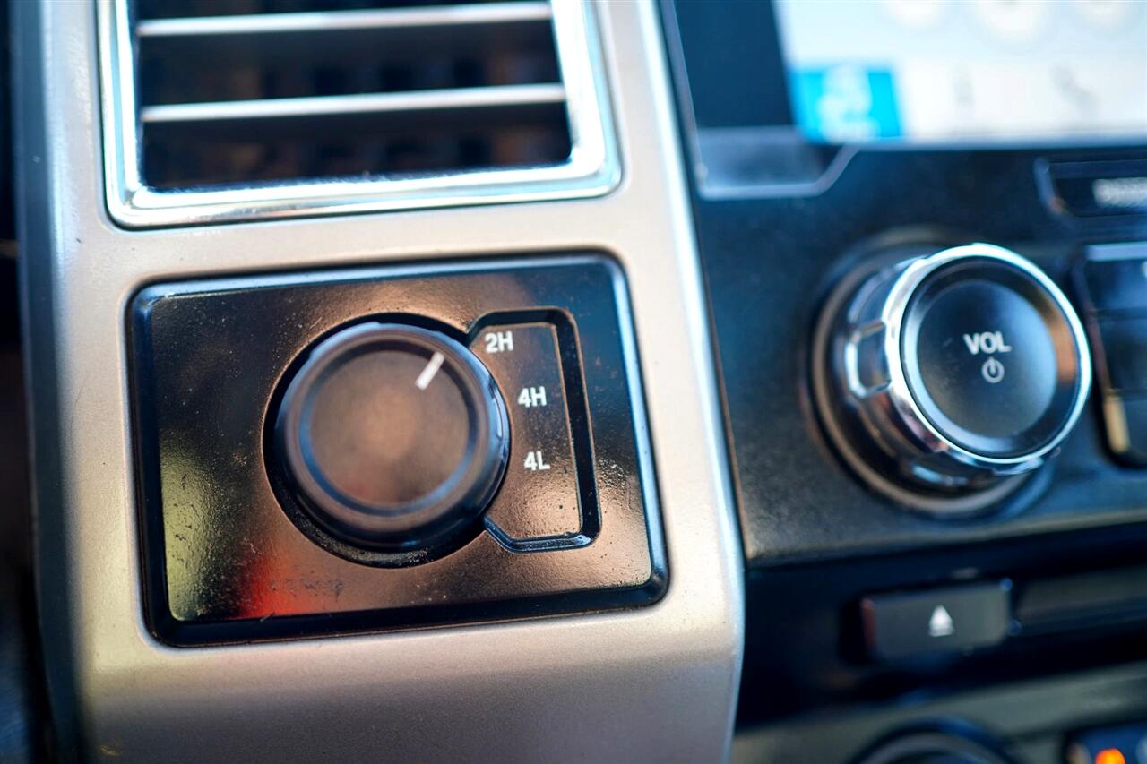 Ford F-350 SD Lariat Crew Cab Long Bed DRW 4WD 2017