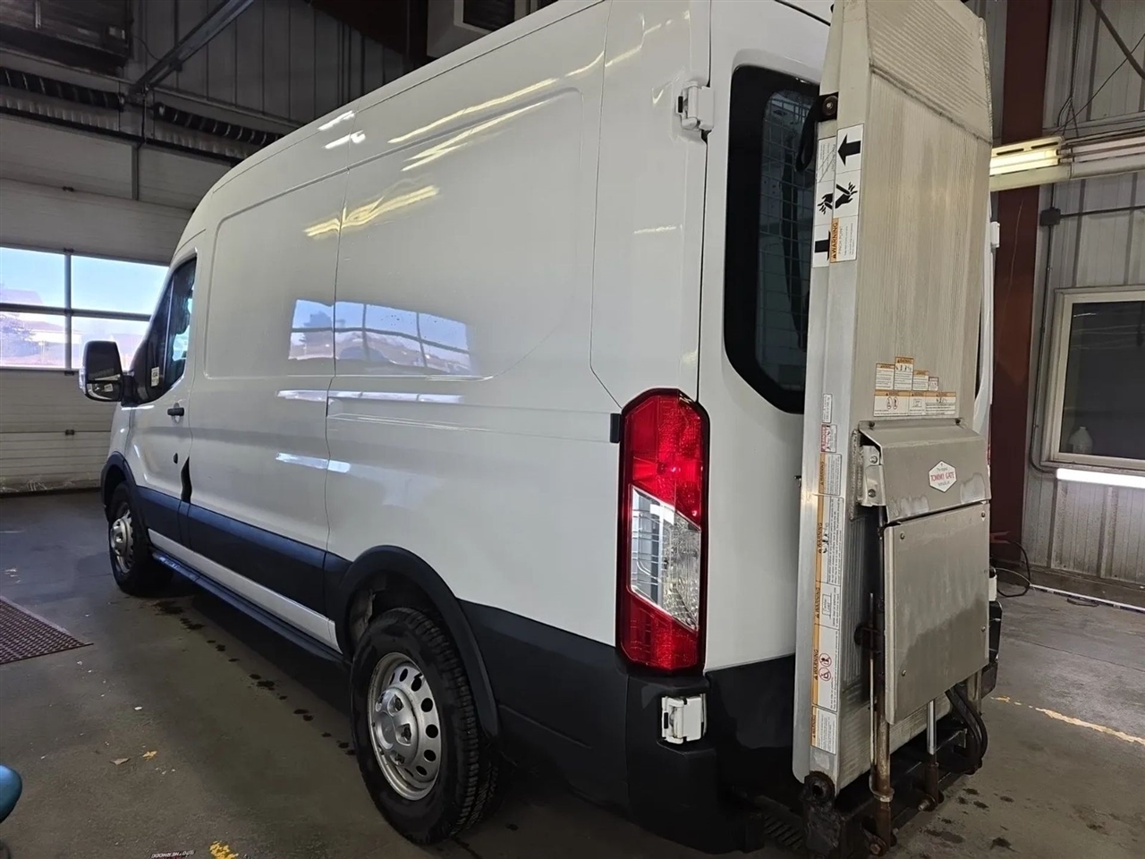 Ford Transit 250 Van Med. Roof w/Sliding Pass. 148-in. WB 2020
