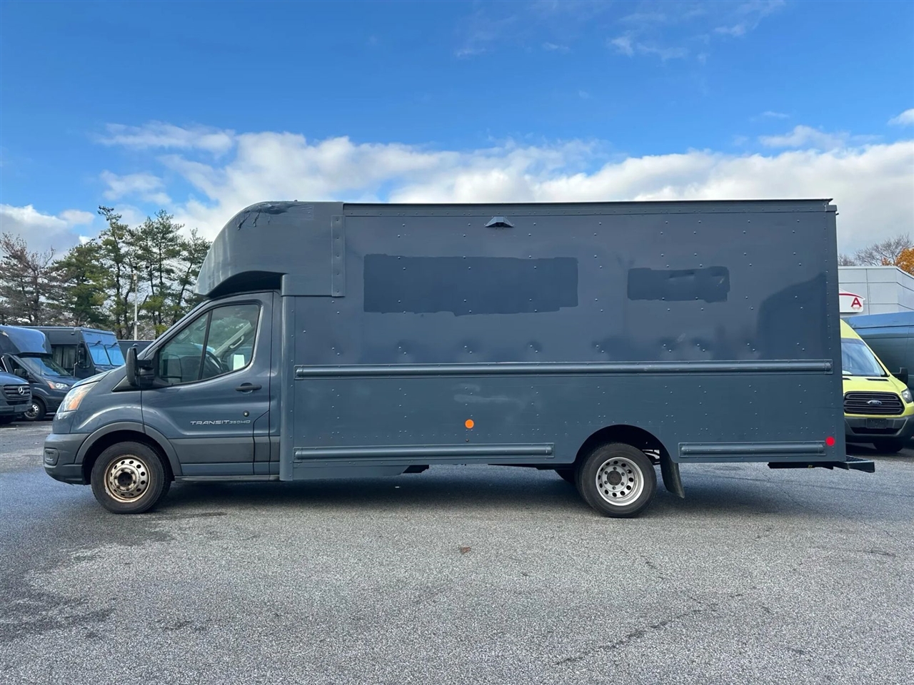 2021 Ford Transit Cutaway Base's photo